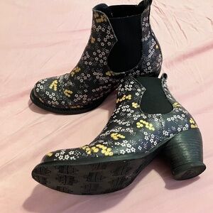 John Fluevog x Anna Sui Odlum Boots Black Floral size six